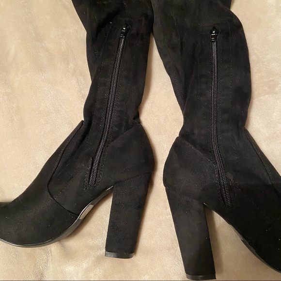 Fashion Nova knee high suede zip up boots - Picture 3 of 4